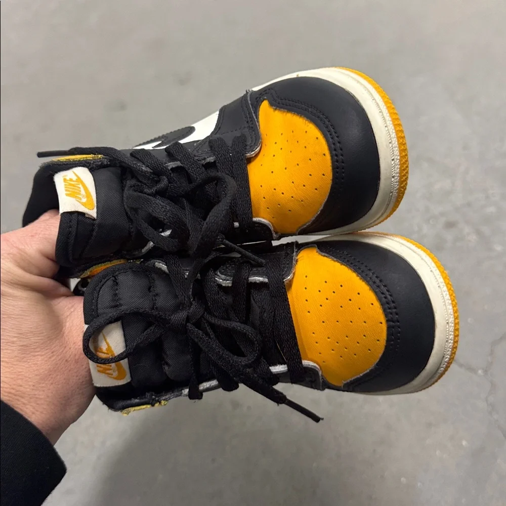 Nike Air Jordan 1 Mid Taxi retro-554725-701 youth size 10 yellow black trainers - Picture 3 of 5